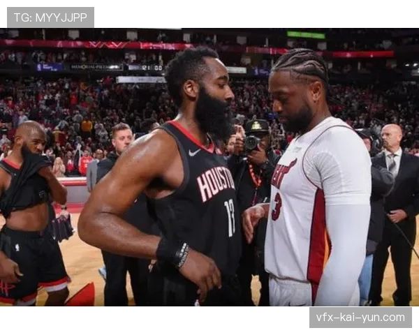 战术图解:三中卫与五后卫体系在低位防守中的转换关键 战术图解:三中卫与五后卫体系在低位防守中的转换关键